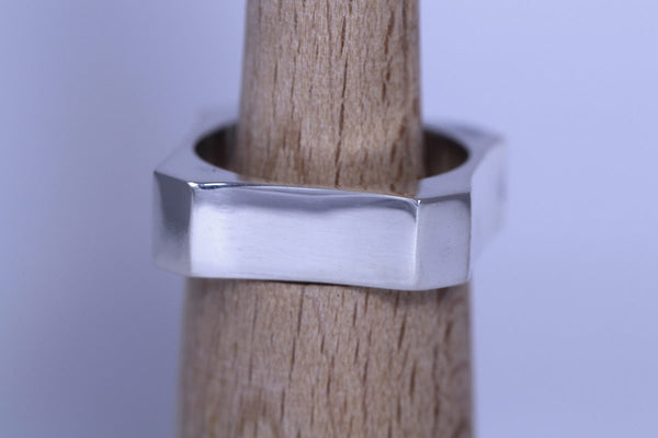 Large Concave Square Ring